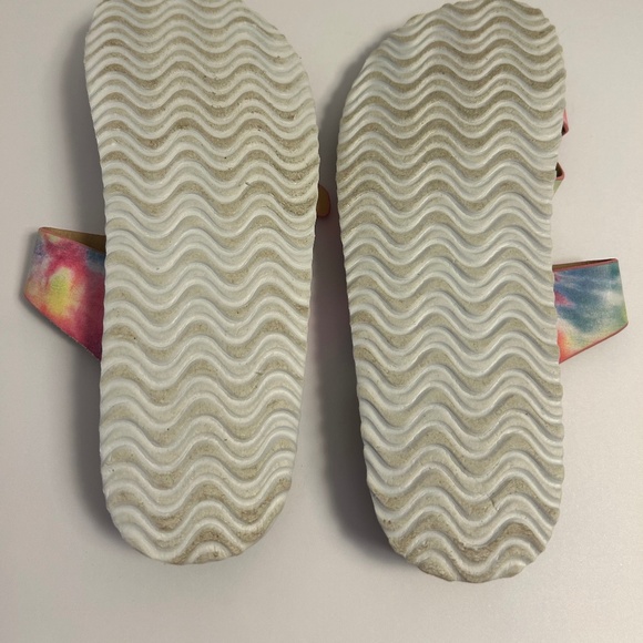 Steve Madden Pink Tie Dye Crisscross Platform Sandals for Girls Size 4 Beach! - Picture 5 of 5